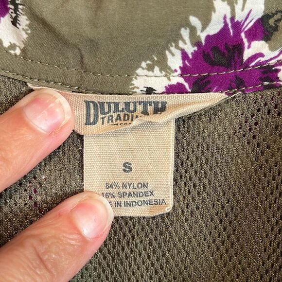 Duluth Trading Company Short Sleeve Vented Top Button Up Small - Picture 2 of 3